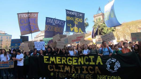 Más de 2.000 estudiantes marchan en Barcelona contra el cambio climático: 'Quere Más de 2.000 estudiantes marchan en Barcelona contra el cambio climático: 'Quere