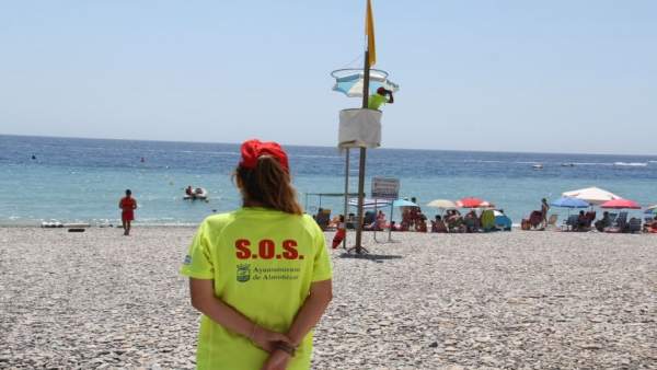 Socorrista en la playa de Almuñécar Socorrista en la playa de Almuñécar