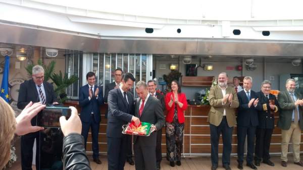 Granada.- El alcalde valora al bautizo oficial del nuevo superferrie de Transmed Granada.- El alcalde valora al bautizo oficial del nuevo superferrie de Transmed
