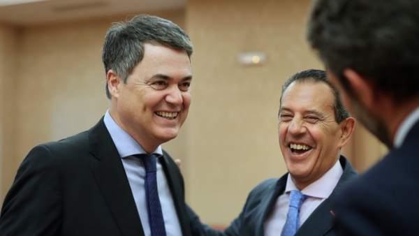 Carlos Rojas y Rafael Merino, diputados del PP, riéndose Carlos Rojas y Rafael Merino, diputados del PP, riéndose
