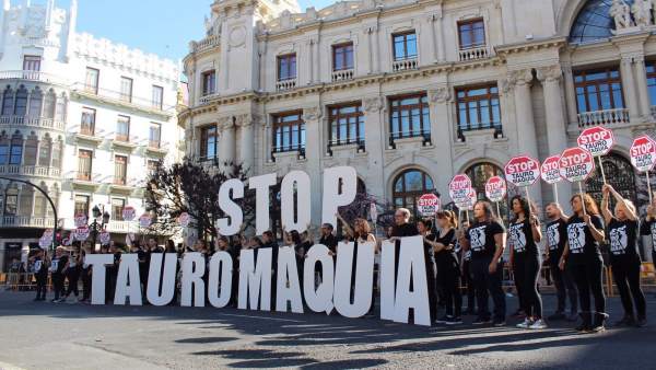 Valencia.- Colectivos animalistas se concentran para denunciar 'el asesinato de Valencia.- Colectivos animalistas se concentran para denunciar 'el asesinato de