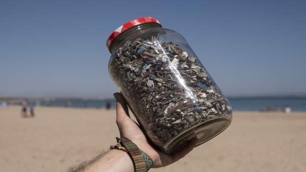 Ecologistas exigen el fin del 'maldito plástico' tras recoger 18.000 litros de r Ecologistas exigen el fin del 'maldito plástico' tras recoger 18.000 litros de r