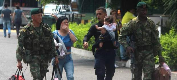 Militares y policías venezolanos desertan a Colombia