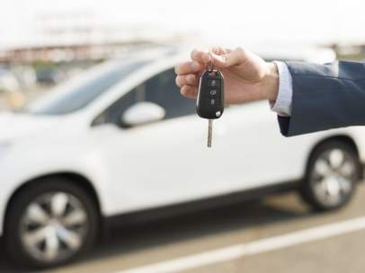 Hombres vs mujeres: ¿quién tiene las cosas más claras a la hora de comprar un coche?