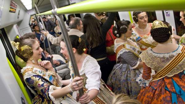 Metrovalencia evita més d'un milió de desplaçaments de vehicles en Falles Metrovalencia evita més d'un milió de desplaçaments de vehicles en Falles