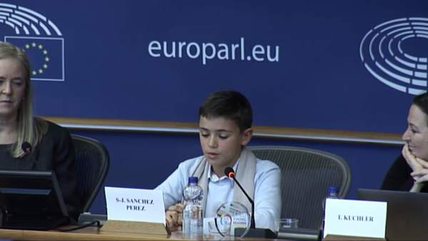 Sergio Sánchez, en su discurso en el Parlamento Europeo. Sergio Sánchez, en su discurso en el Parlamento Europeo.