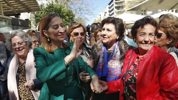 Ana Pastor, en una visita a Córdoba. Ana Pastor, en una visita a Córdoba.