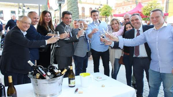 Huelva.- Más de 4.000 copas de vino servidas en el I Encuentro Vitivinícola Huel Huelva.- Más de 4.000 copas de vino servidas en el I Encuentro Vitivinícola Huel