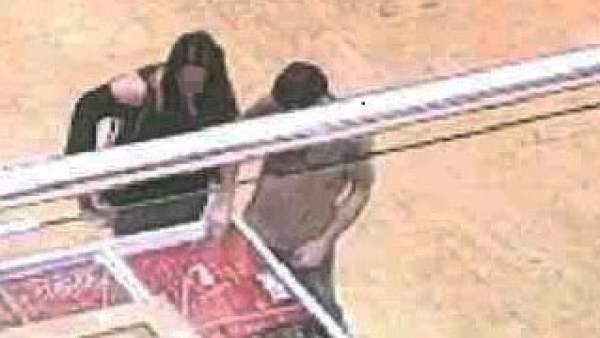Detenida una pareja por robar joyas por valor de 1.600 euros en un comercio en L Detenida una pareja por robar joyas por valor de 1.600 euros en un comercio en L