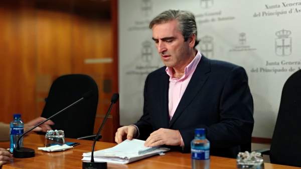 Rueda de prensa del diputado del PP Carlos Suárez Rueda de prensa del diputado del PP Carlos Suárez
