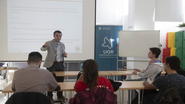 Granada.- Unicaja enseña a estudiantes de la Universidad de Granada cómo gestion Granada.- Unicaja enseña a estudiantes de la Universidad de Granada cómo gestion