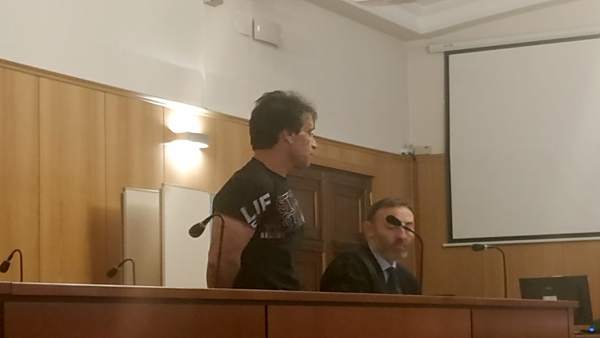 Trib.-La mujer que denunció a su marido por tratar de acuchillarla y atropellarl Trib.-La mujer que denunció a su marido por tratar de acuchillarla y atropellarl