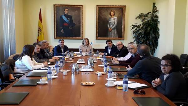 Barbón (FSA-PSOE) analiza el sector turístico asturiano con la Mesa de Turismo d Barbón (FSA-PSOE) analiza el sector turístico asturiano con la Mesa de Turismo d