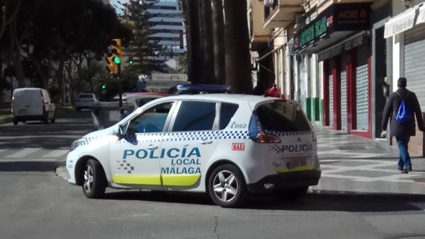 Policía Local de Málaga coche recursos agentes local patrulla calle Policía Local de Málaga coche recursos agentes local patrulla calle