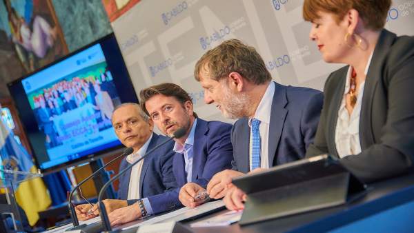 Radio ECCA forma el curso pasado a más de 13.200 personas en Tenerife Radio ECCA forma el curso pasado a más de 13.200 personas en Tenerife