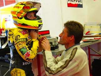 Marc Márquez, de niño, con su padre