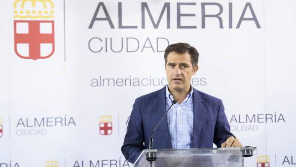 Almería.-Castellón (PP) deja el área de Urbanismo del Ayuntamiento pero mantendr Almería.-Castellón (PP) deja el área de Urbanismo del Ayuntamiento pero mantendr