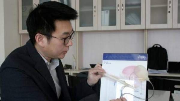 Tian Long, doctor del departamento de Andrología del Hospital Chaoyang de Pekín. Tian Long, doctor del departamento de Andrología del Hospital Chaoyang de Pekín.