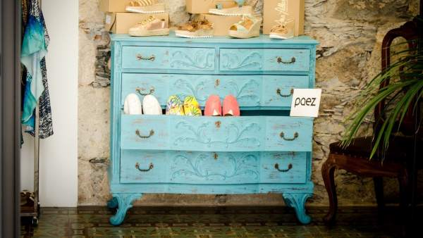 Mueble con cajones azules Mueble con cajones azules