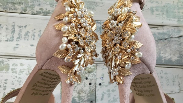 Zapatos de la marca 'Lace and Love' Zapatos de la marca 'Lace and Love'