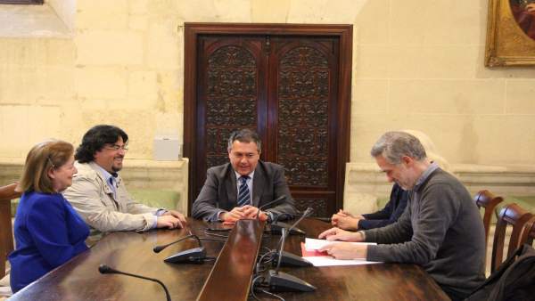 Sevilla.- Espadas analiza con los Capuchinos la creación de una fundación y estu Sevilla.- Espadas analiza con los Capuchinos la creación de una fundación y estu