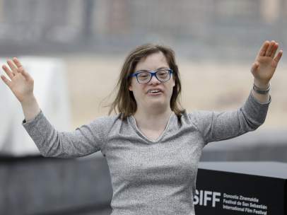 La actriz Gloria Ramos, presentando Campeones en el Festival de San Sebastián