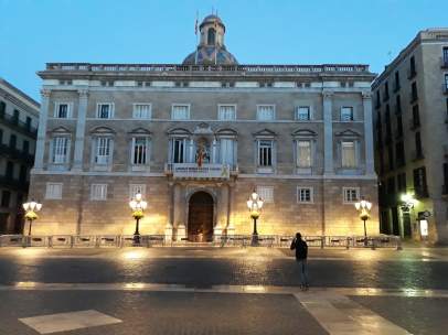 28A.- La Generalitat Amanece Con La Pancarta Del Lazo En La Fachada