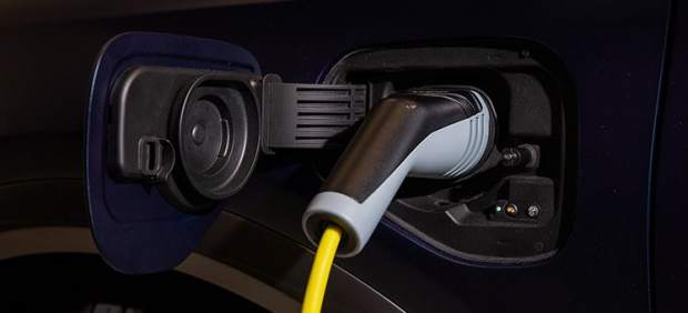 Del PHEV a la potencia trifásica: seis términos que debes conocer si vas a comprar un coche eléctrico