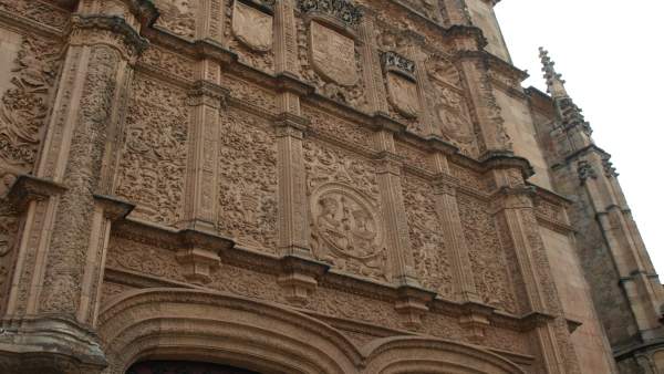Fachada De La USAL. Fachada De La USAL.