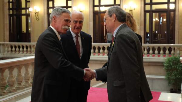 Chase Carey saluda a Quim Torra en presencia de Vicenç Aguilera Chase Carey saluda a Quim Torra en presencia de Vicenç Aguilera
