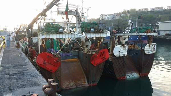 Pesca.- Retenidos tres pesqueros con bandera portuguesa en Pasaia por alterar la Pesca.- Retenidos tres pesqueros con bandera portuguesa en Pasaia por alterar la