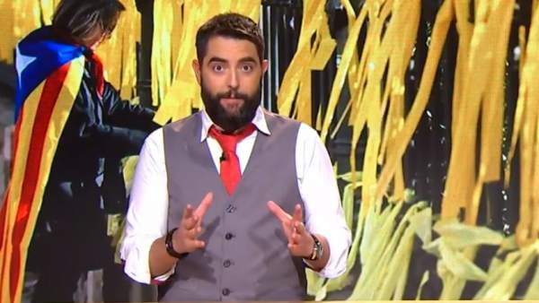 Dani Mateo y la polémica con los lazos amarillos, en El intermedio'. Dani Mateo y la polémica con los lazos amarillos, en El intermedio'.