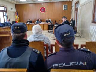 Condenan a un octagenario a un año y 11 meses de cárcel por intentar asfixiar co