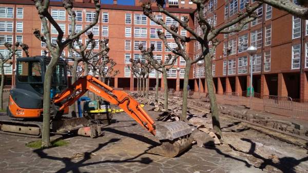 El Ayuntamiento de Barakaldo invierte 48.362 euros en la reforma de la plaza Sak El Ayuntamiento de Barakaldo invierte 48.362 euros en la reforma de la plaza Sak