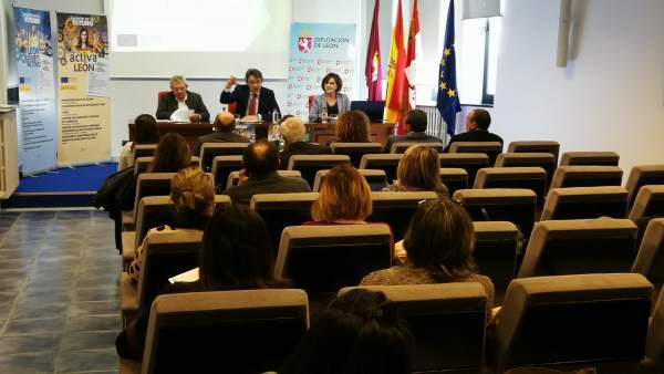 Majo presenta a los alcaldes las nuevas iniciativas 'León Joven Activo' y 'Activ Majo presenta a los alcaldes las nuevas iniciativas 'León Joven Activo' y 'Activ