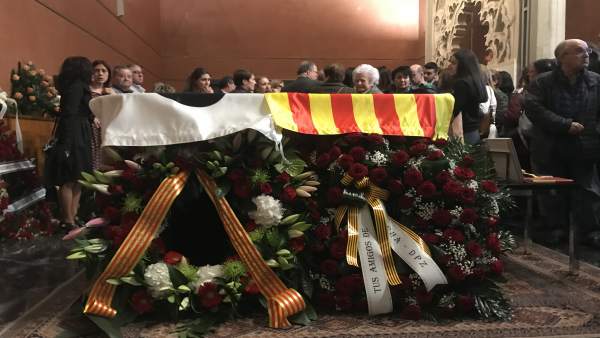 Centenares de personas despiden en La Aljafería a Chesús Bernal, 'el mejor parla Centenares de personas despiden en La Aljafería a Chesús Bernal, 'el mejor parla