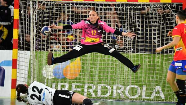 Silvia Navarro, portera de la selección española femenina de balonmano. Silvia Navarro, portera de la selección española femenina de balonmano.