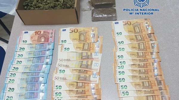 Sucesos.- Sorprenden a dos jóvenes en un centro comercial con 200 gramos de hach Sucesos.- Sorprenden a dos jóvenes en un centro comercial con 200 gramos de hach