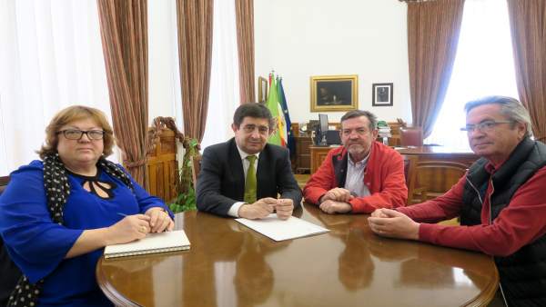 Jaén.- MásJaén.- El presidente de la Diputación se reúne con la Plataforma de Ju Jaén.- MásJaén.- El presidente de la Diputación se reúne con la Plataforma de Ju