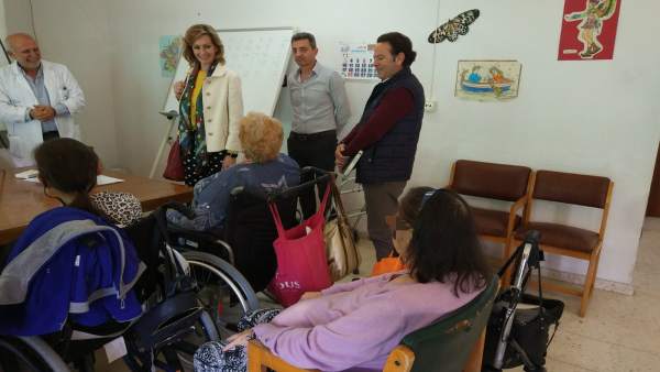 Córdoba.- Junta visita la unidad de día y el centro residencial de personas mayo Córdoba.- Junta visita la unidad de día y el centro residencial de personas mayo