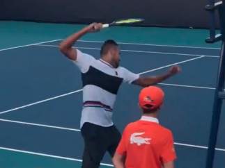 Nick Kyrgios rompe una raqueta en Miami