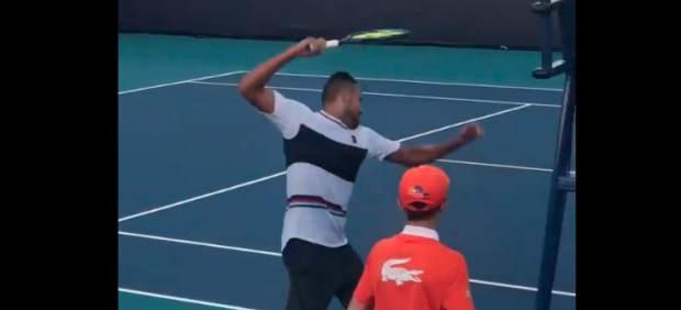 Nick Kyrgios rompe una raqueta en Miami
