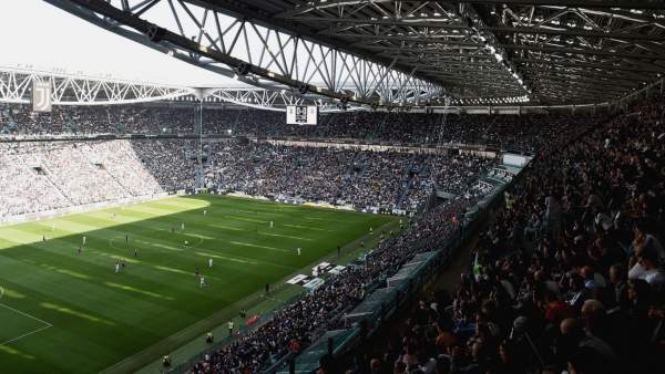 El estadio de la Juventus, lleno para ver un partido de fútbol femenino. El estadio de la Juventus, lleno para ver un partido de fútbol femenino.