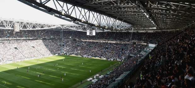 El estadio de la Juventus, lleno para ver un partido de fútbol femenino.