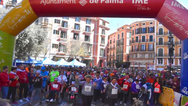 Cerca de 1.700 personas se suman a la cuarta 'Marxa per la Igualtat Nordic Walki Cerca de 1.700 personas se suman a la cuarta 'Marxa per la Igualtat Nordic Walki