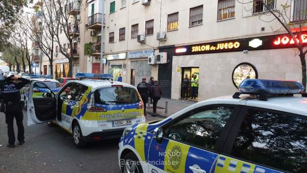 VÍDEO: Sevilla.-Sucesos.- Precintan un salón de juego en la capital por permitir VÍDEO: Sevilla.-Sucesos.- Precintan un salón de juego en la capital por permitir