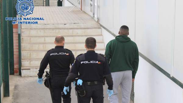 Almería.-Sucesos.- Detenidos los tres presuntos patrones de una patera con ocho Almería.-Sucesos.- Detenidos los tres presuntos patrones de una patera con ocho
