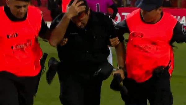 Un policía herido en los altercados en el estadio de Newell's Un policía herido en los altercados en el estadio de Newell's