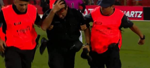 Un policía herido en los altercados en el estadio de Newell's