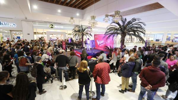 Sevilla.- Cerca de 400 personas acuden al casting de 'La Voz' del centro comerci Sevilla.- Cerca de 400 personas acuden al casting de 'La Voz' del centro comerci